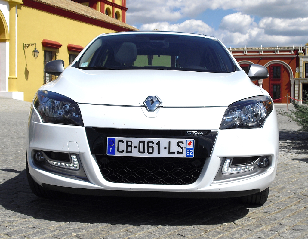 Renault Mégane: Blick auf die modifizierte Frontpartie. 