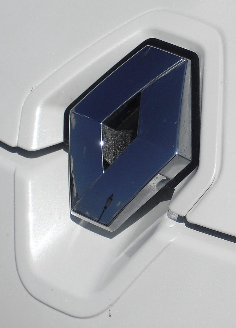 Renault Mégane: Der Markenrhombus geht von der Motorhaube in die Front über. 