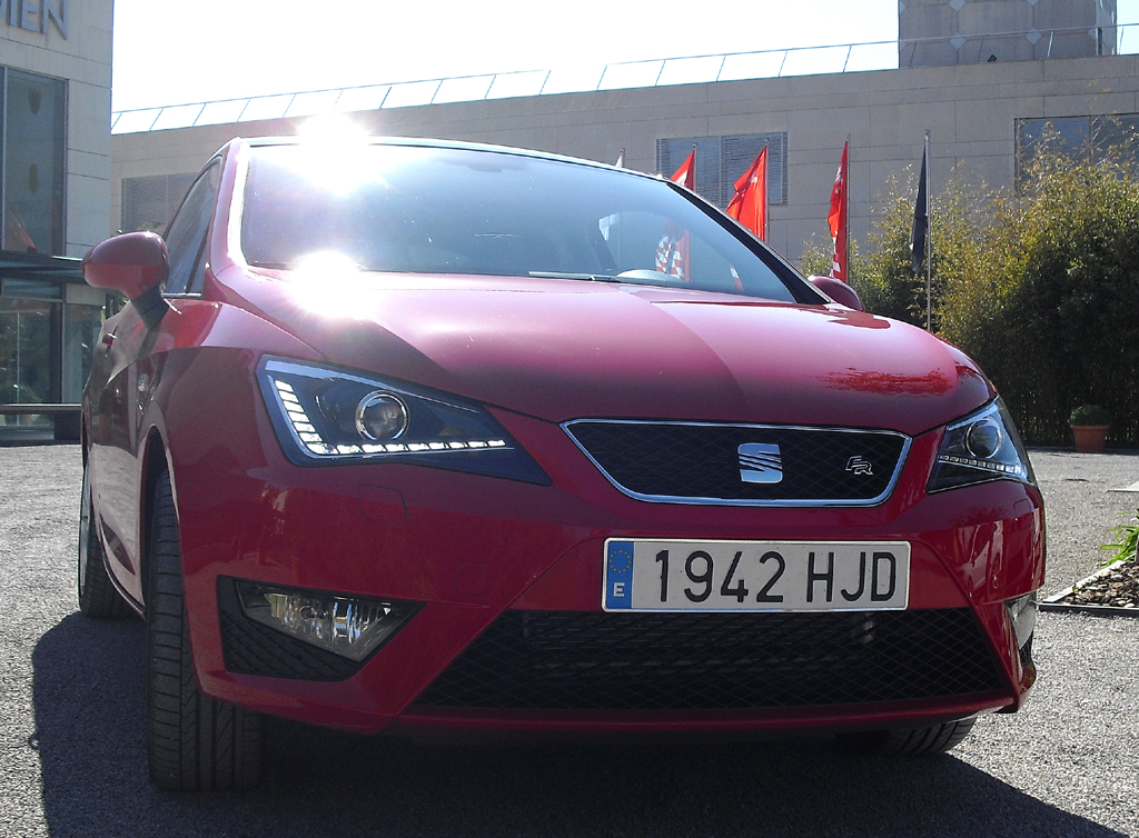 Seat Ibiza: Blick auf die Frontpartie der schnittigeren Variante. 