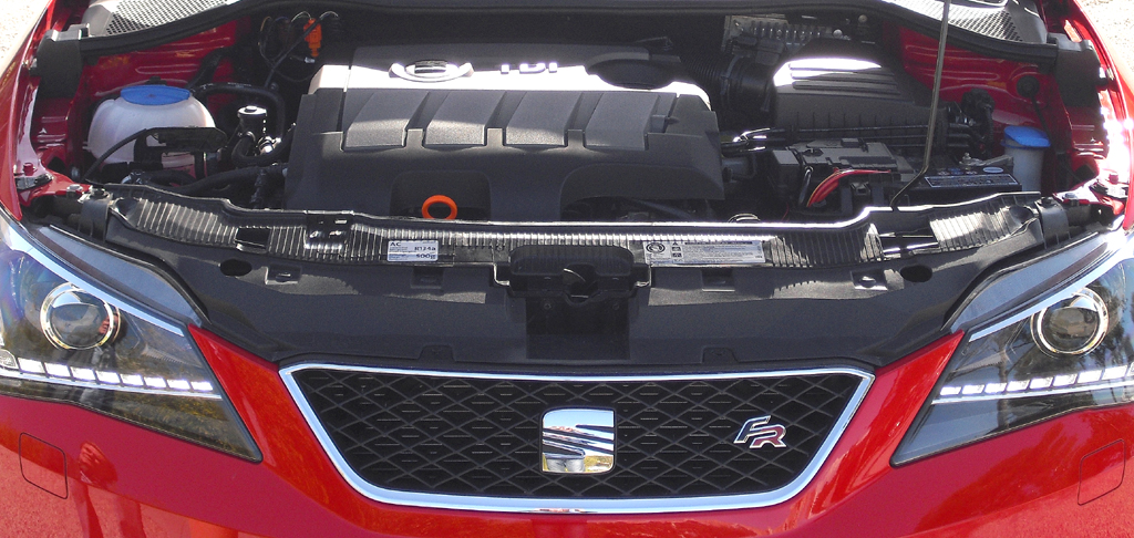Seat Ibiza: Blick unter die Motorhaube. 