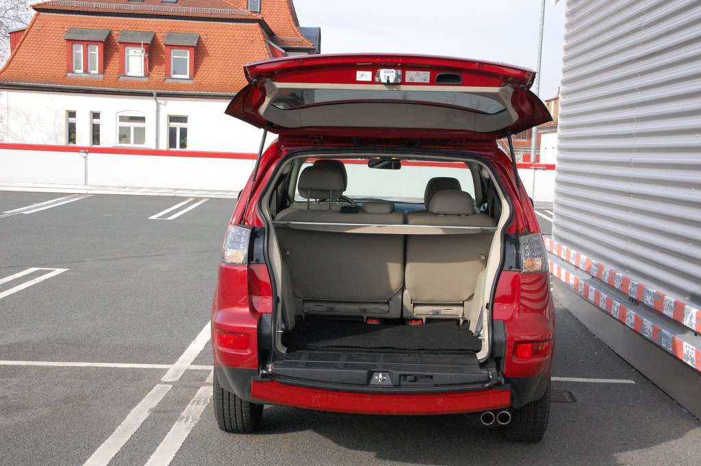 Test Mitsubishi Outlander 2.2 DI-D 4WD Instyle: Spartanischer Kraxler solide verarbeitet
