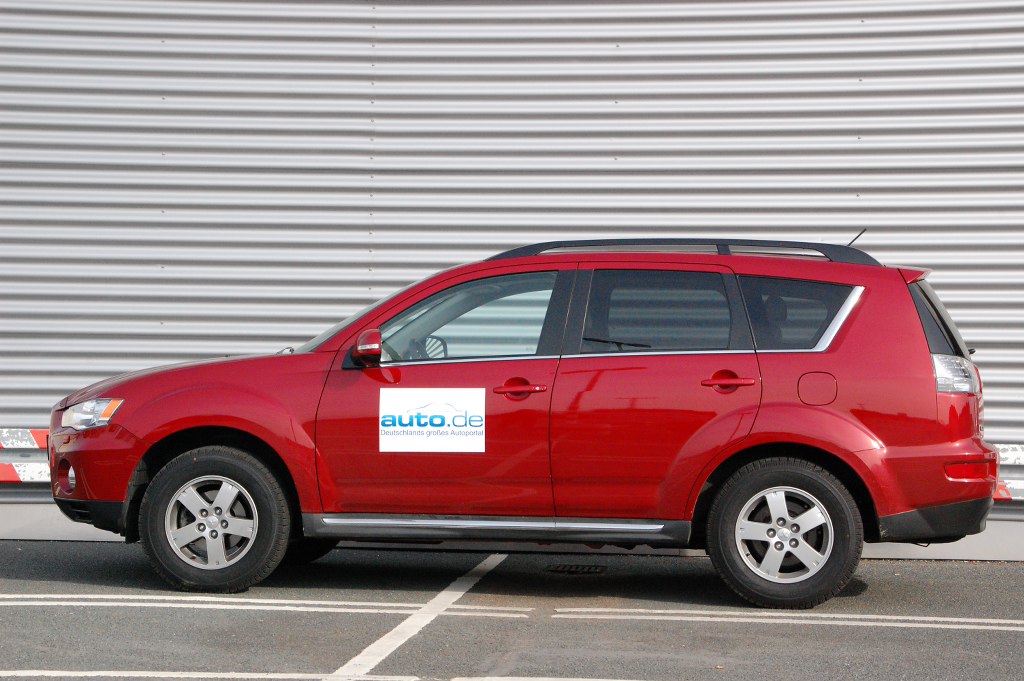 Test Mitsubishi Outlander 2.2 DI-D 4WD Instyle: Spartanischer Kraxler solide verarbeitet