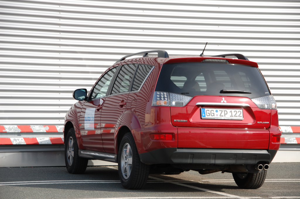 Test Mitsubishi Outlander 2.2 DI-D 4WD Instyle: Spartanischer Kraxler solide verarbeitet