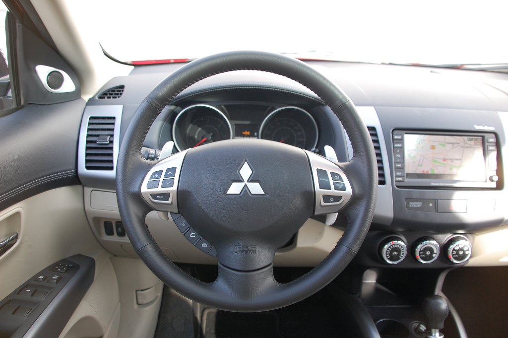 Test Mitsubishi Outlander 2.2 DI-D 4WD Instyle: Spartanischer Kraxler solide verarbeitet