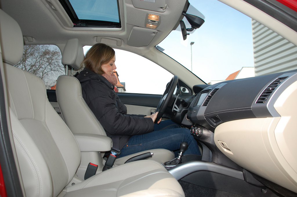 Test Mitsubishi Outlander 2.2 DI-D 4WD Instyle: Spartanischer Kraxler solide verarbeitet