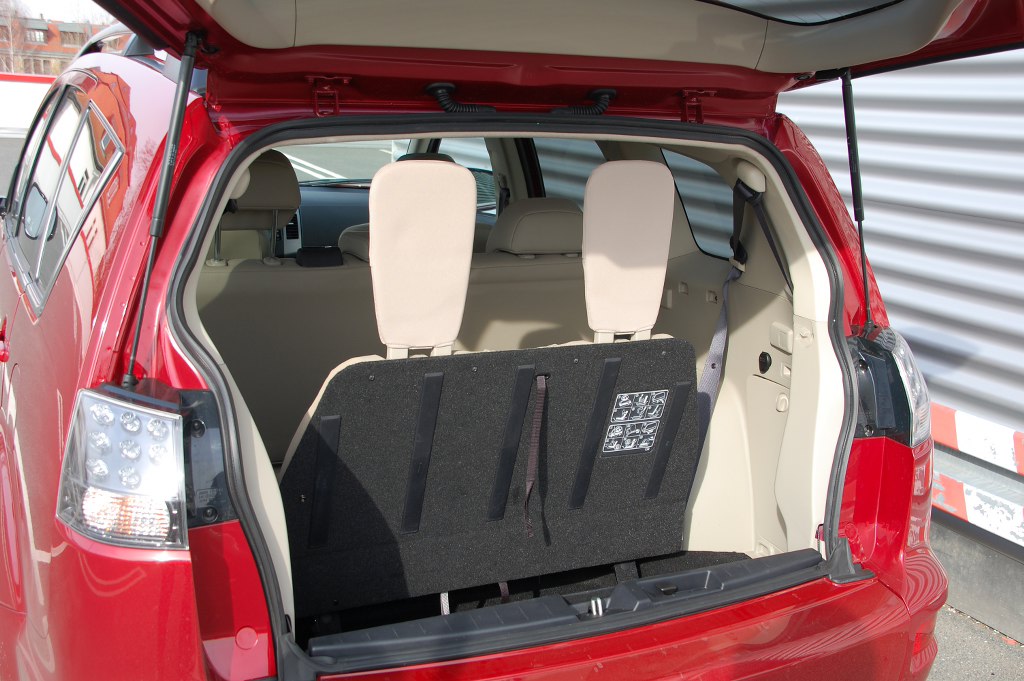 Test Mitsubishi Outlander 2.2 DI-D 4WD Instyle: Spartanischer Kraxler solide verarbeitet