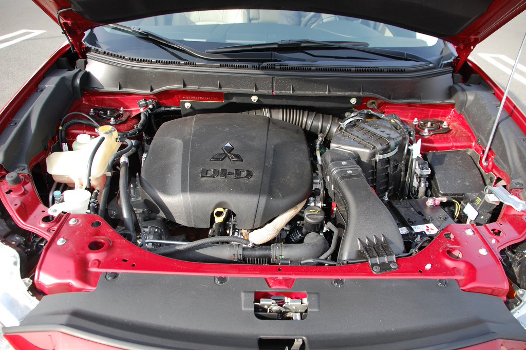 Test Mitsubishi Outlander 2.2 DI-D 4WD Instyle: Spartanischer Kraxler solide verarbeitet