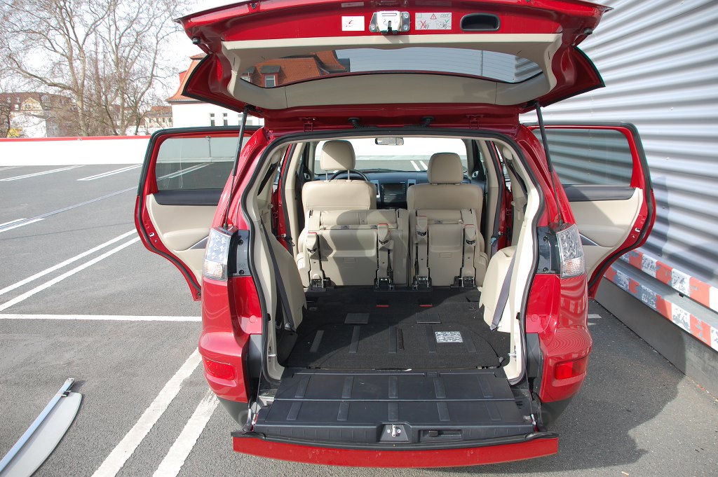 Test Mitsubishi Outlander 2.2 DI-D 4WD Instyle: Spartanischer Kraxler solide verarbeitet