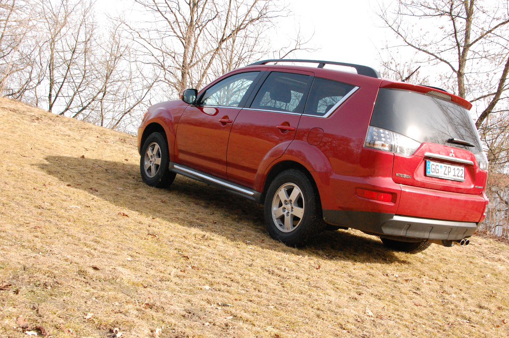 Test Mitsubishi Outlander 2.2 DI-D 4WD Instyle: Spartanischer Kraxler solide verarbeitet