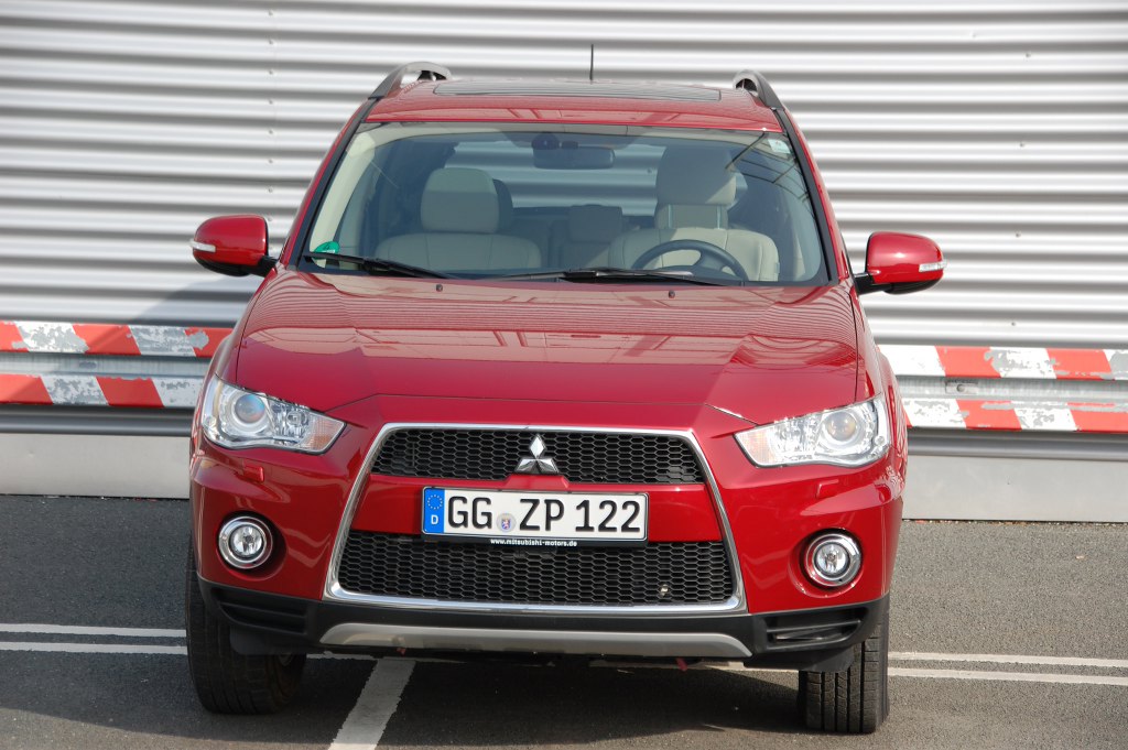 Test Mitsubishi Outlander 2.2 DI-D 4WD Instyle: Spartanischer Kraxler solide verarbeitet