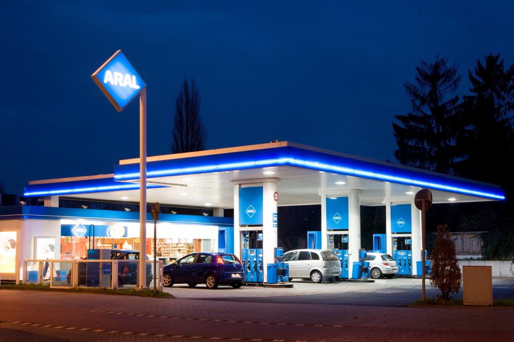 Teurer Sprit: Preise vergleichen und sparsam fahren
