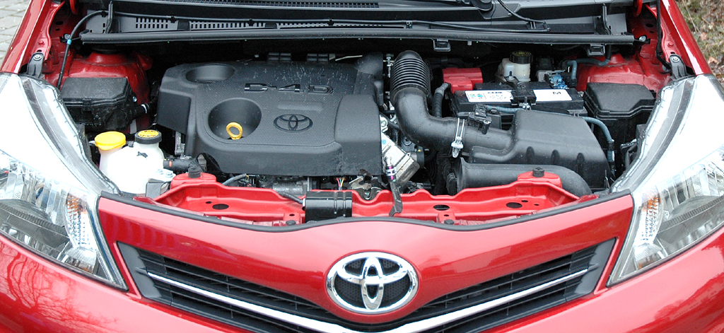 Toyota Yaris: Blick auf den 1,4-Liter-Selbstzünder mit 66/90 kW/PS. 