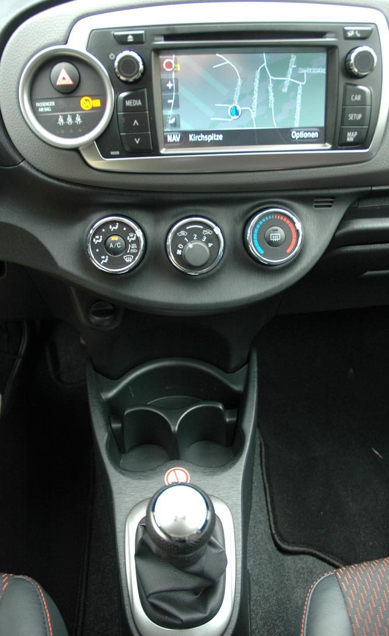 Toyota Yaris: Blick auf den mittleren Armaturenträger. 