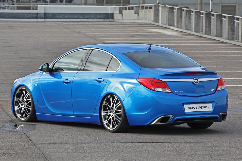 Um die Bodenhaftung zu verbessern, spendierten die Tuner ein verstellbares G-Ride Luftfahrwerk und 20-Zoll-Räder