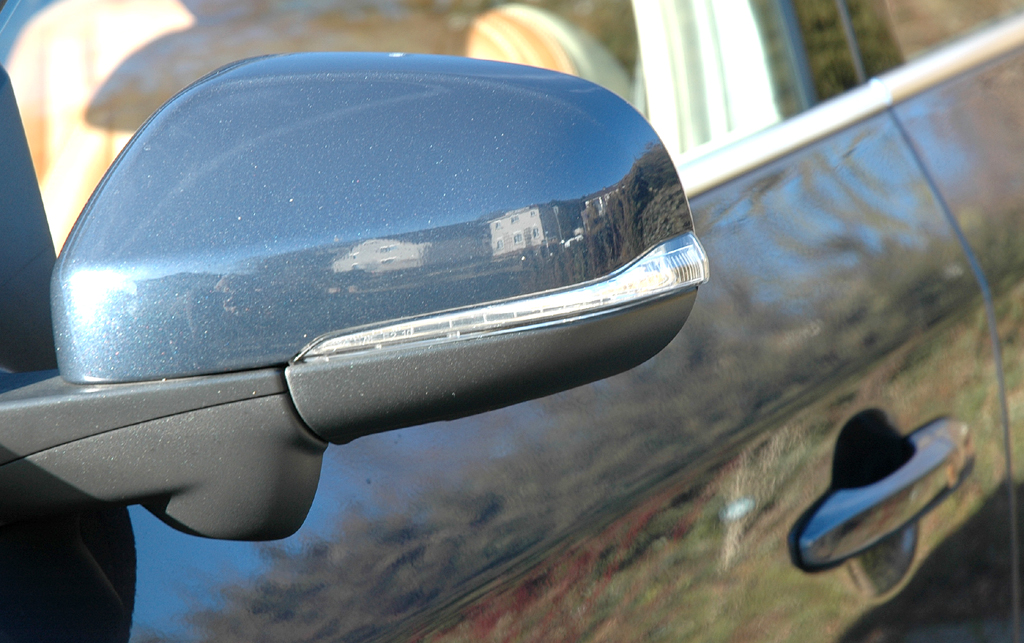 Volvo S60: In die Außenspiegel ist jeweils eine Blinkleiste integriert. 