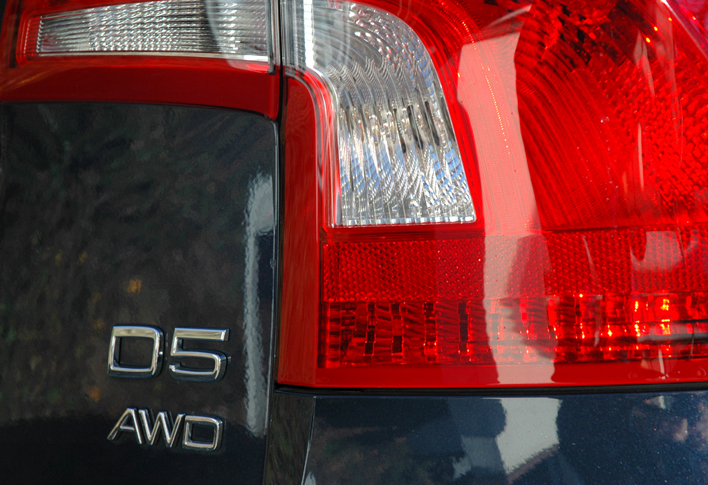 Volvo S60: Moderne Leuchteinheit hinten mit Antriebsschriftzügen. 