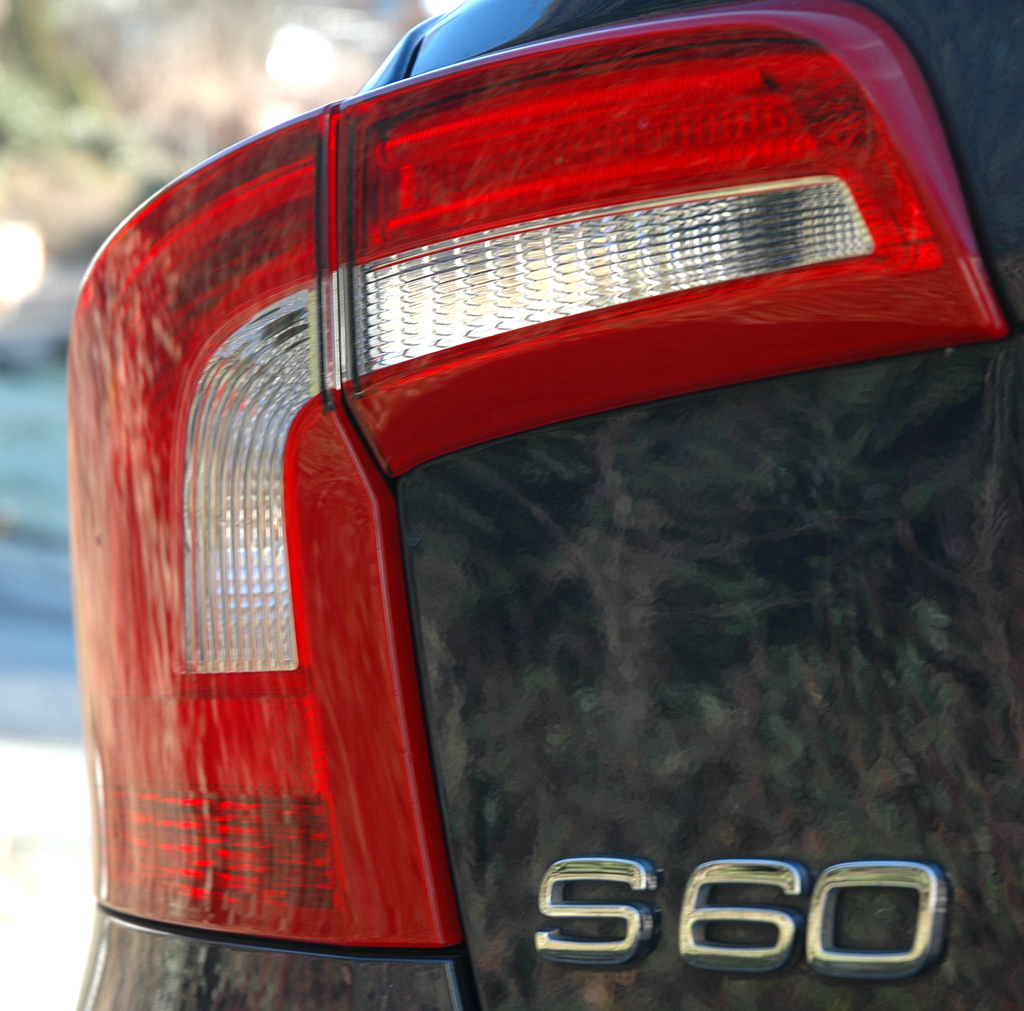 Volvo S60: Moderne Leuchteinheit hinten mit Modellschriftzug. 