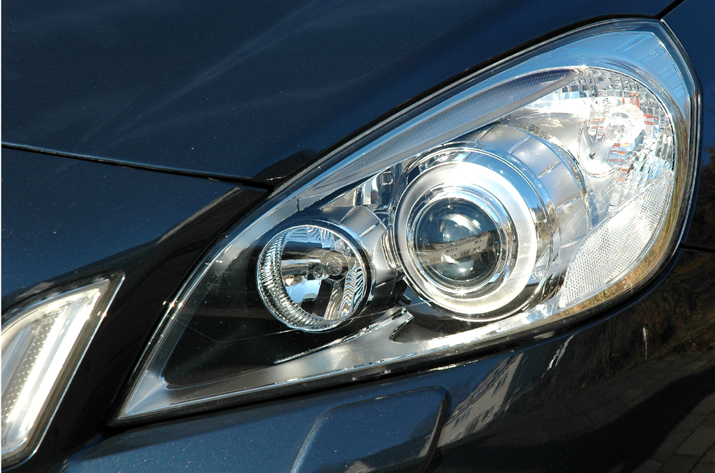 Volvo S60: Moderne Rundleuchteneinheit vorn. 