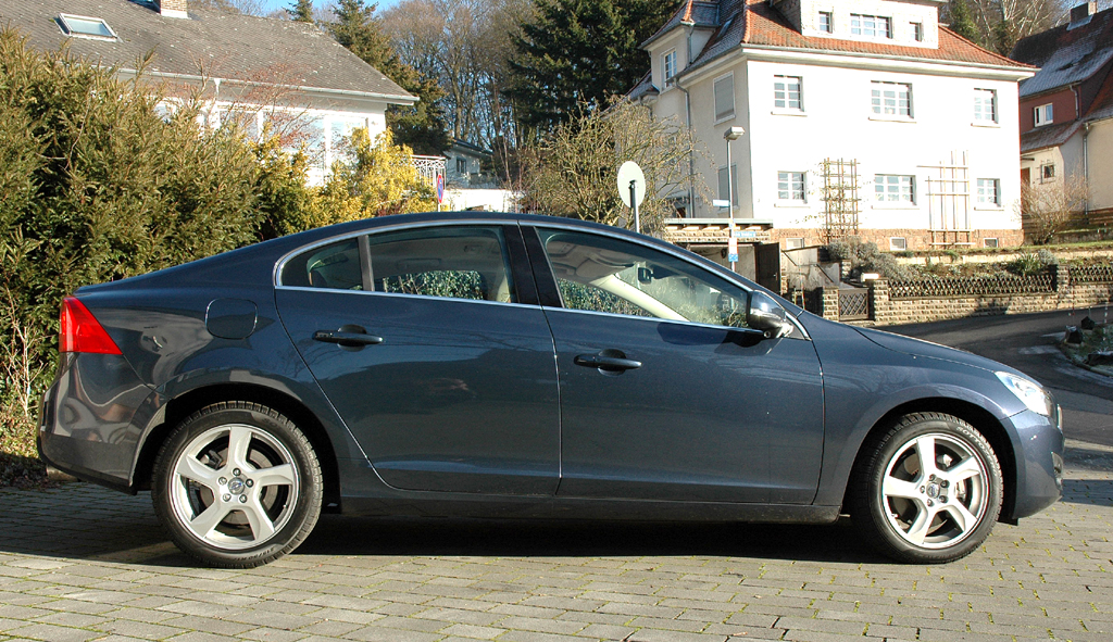 Volvo S60: Und so sieht die Sportlimousine von der Seite aus.