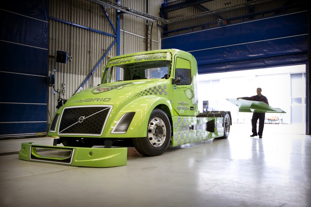 Volvo peilt mit Hybrid-Lkw neuen Geschwindigkeitsrekord an