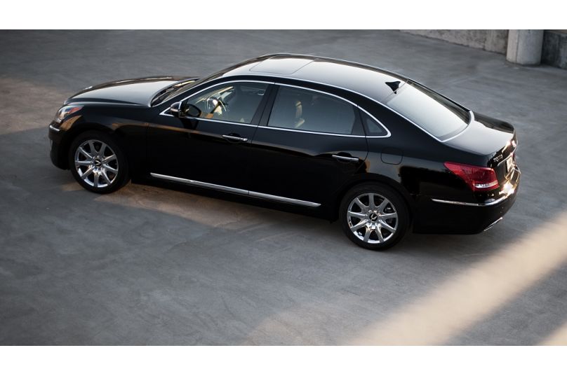 ... und weißt eine gewisse Ähnlichkeit zur Mercedes S-Klasse auf.