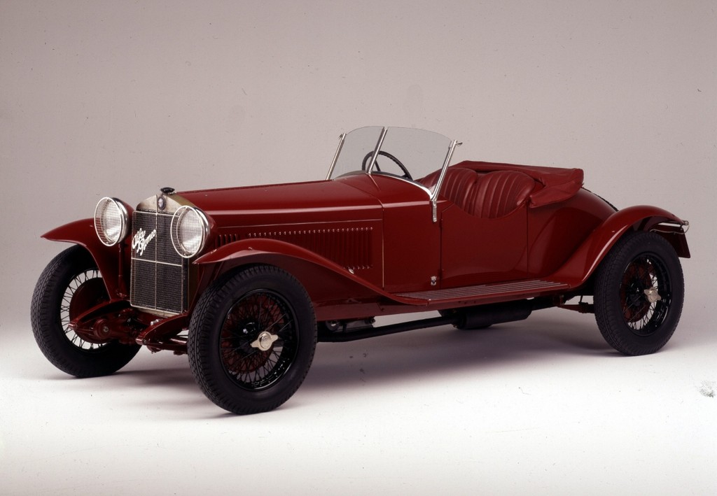 Alfa Romeo mit vier Fahrzeugen bei der Mille Miglia