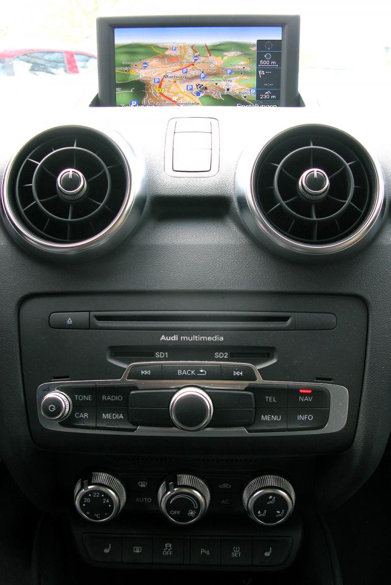 Audi A1: Blick auf den mittleren Armaturenträger. 