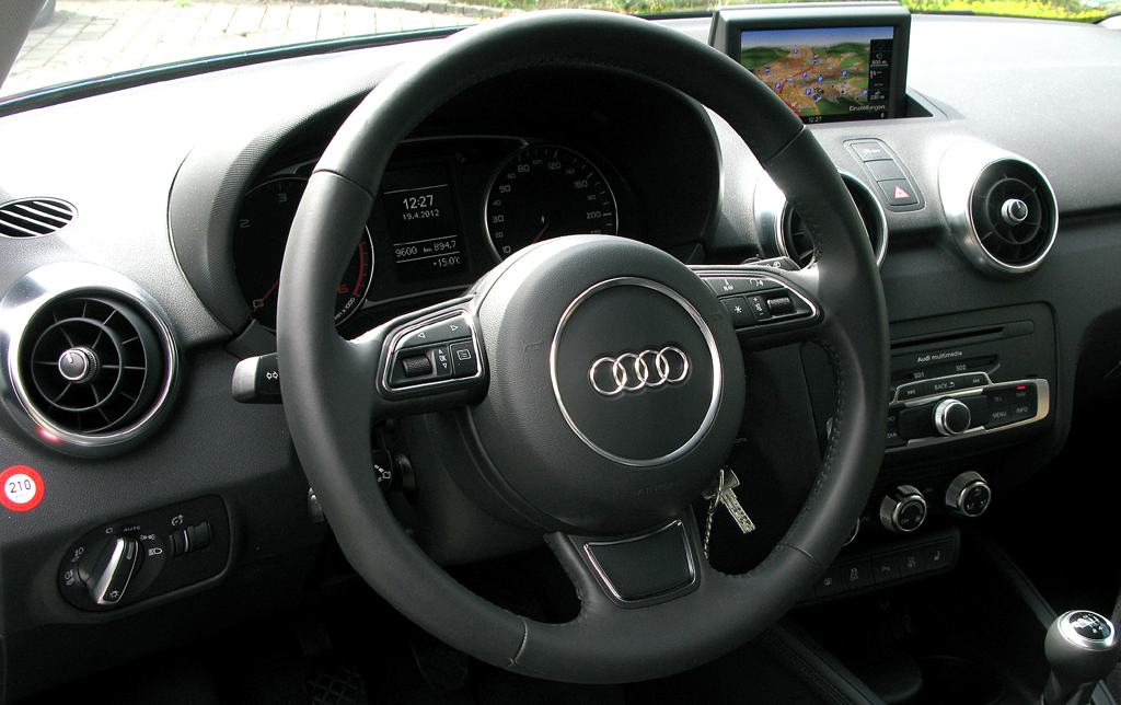 Audi A1: Blick ins sportlich-funktionelle Cockpit. 