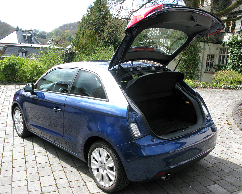 Audi A1: Ins Gepäckabteil passen 270 bis 920 Liter hinein. 