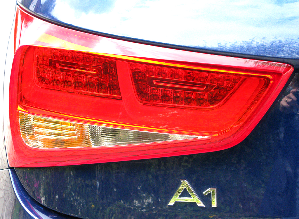 Audi A1: Moderne Leuchteinheit hinten mit Modellschriftzug. 