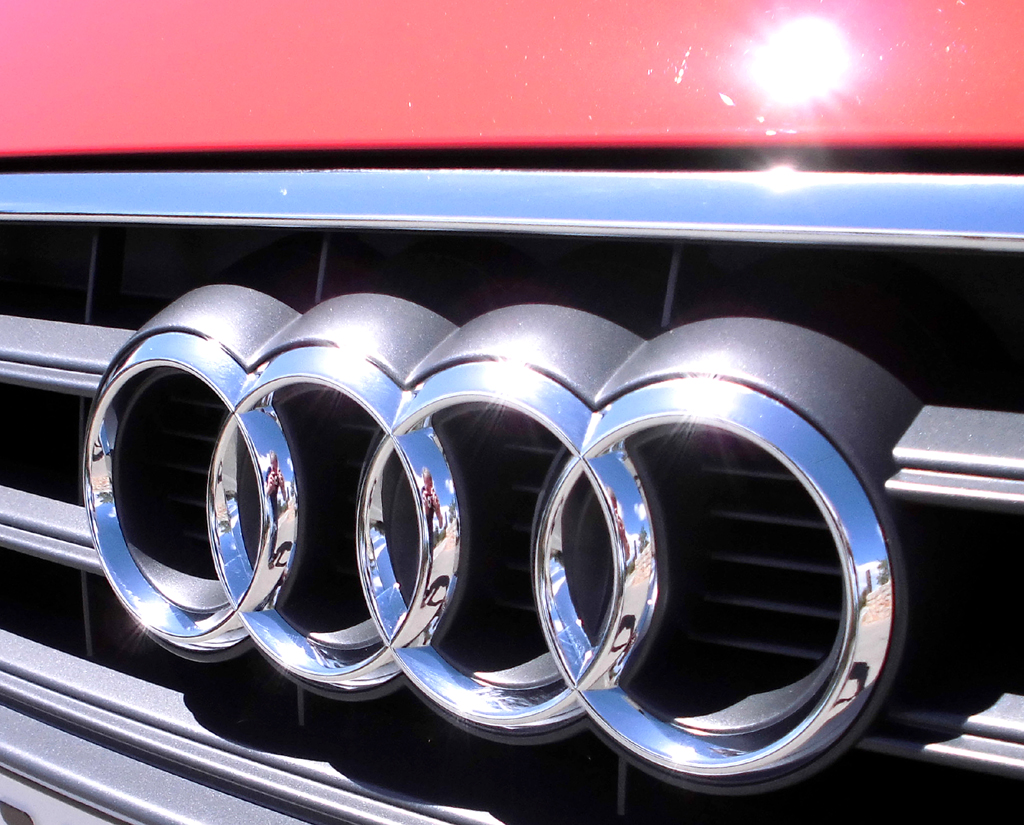Audi A3: Die vier Markensterne sitzen vorn im oberen Teil des Kühlergrills. 