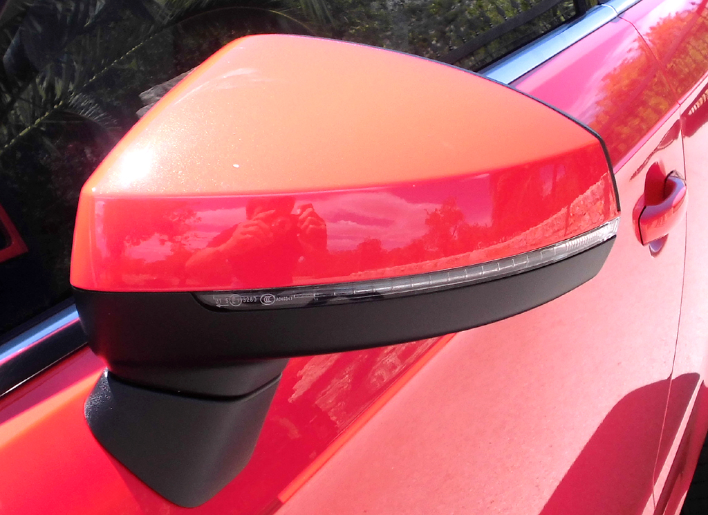 Audi A3: In die Außenspiegel sind Blinkleisten integriert. 