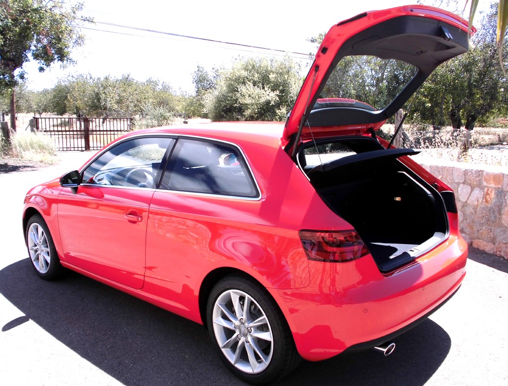 Audi A3: Ins Gepäckabteil passen 365 bis 1100 Liter hinein. 