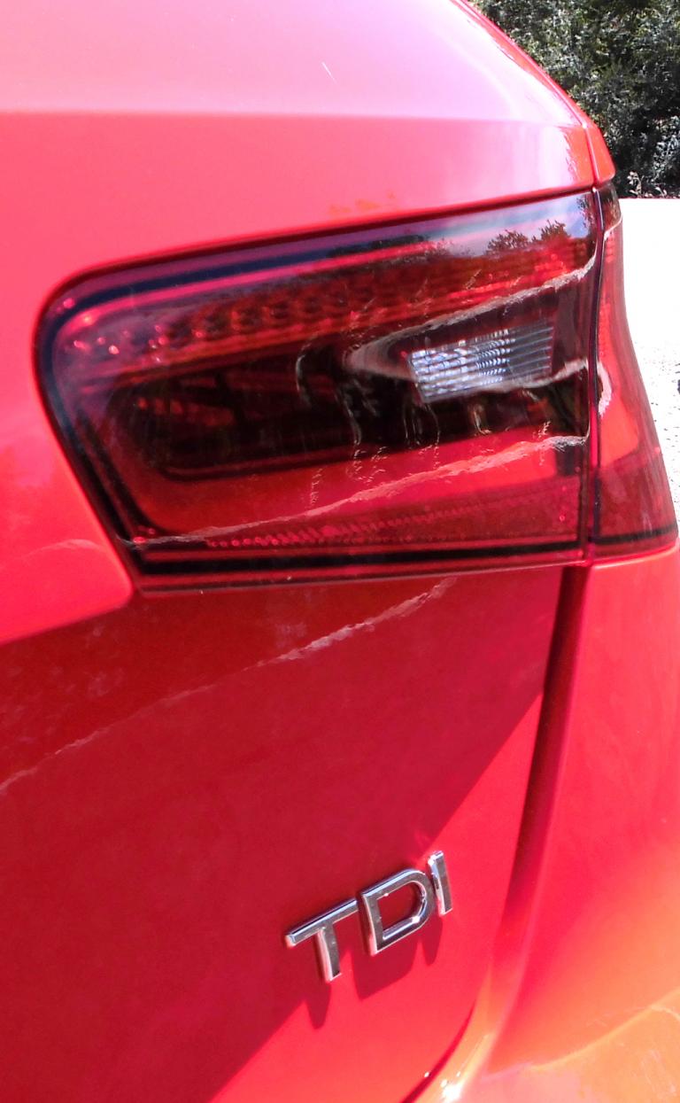 Audi A3: Moderne Leuchteinheit hinten mit Motorisierungsschriftzug. 
