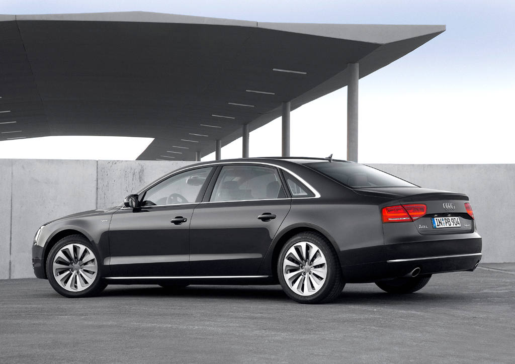 Audi A8 Hybrid: ... und so in der Chauffeursversion mit langem Radstand.