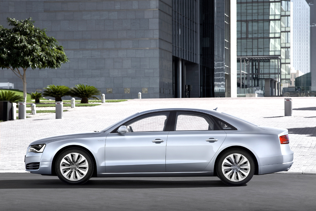 Audi A8 Hybrid: So sieht die neue Variante in der Normalversion von der Seite aus ... 