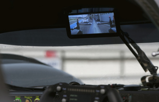 Audi-Werksfahrer blicken in Le Mans in digitalen Rückspiegel