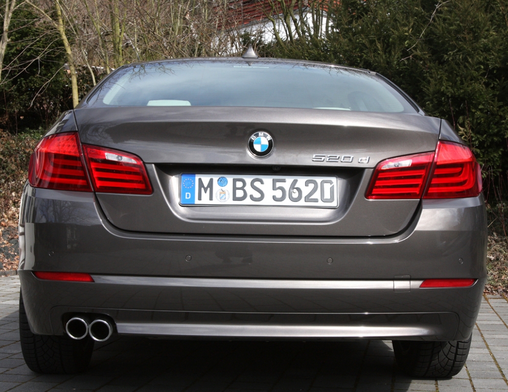 BMW 520d EfficientDynamics: Blick auf die Heckpartie.