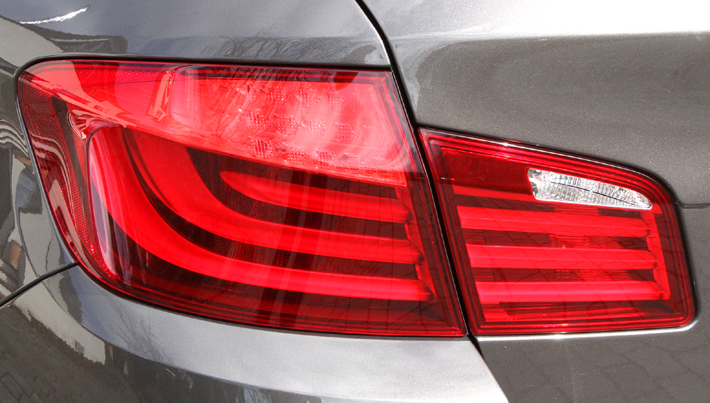 BMW 520d EfficientDynamics: Moderne Leuchteinheit hinten.