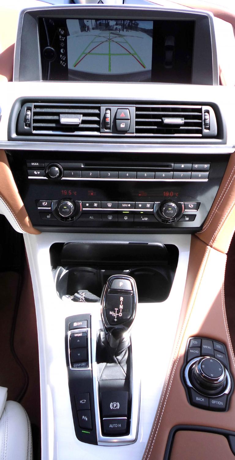 BMW 6er Gran Coupé: Blick auf den mittleren Armaturenträger. 