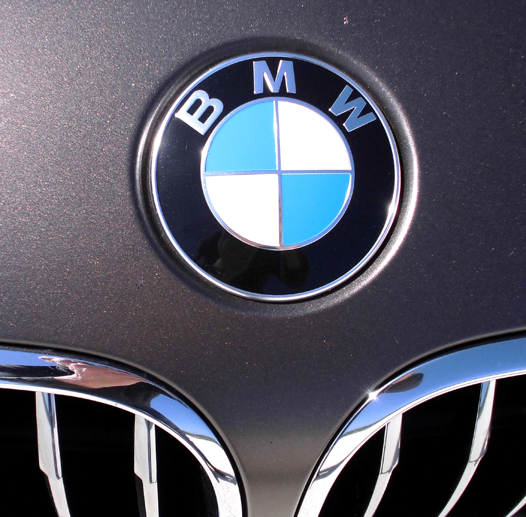 BMW 6er Gran Coupé: Das Markenlogo sitzt vorn über der Doppelniere. 