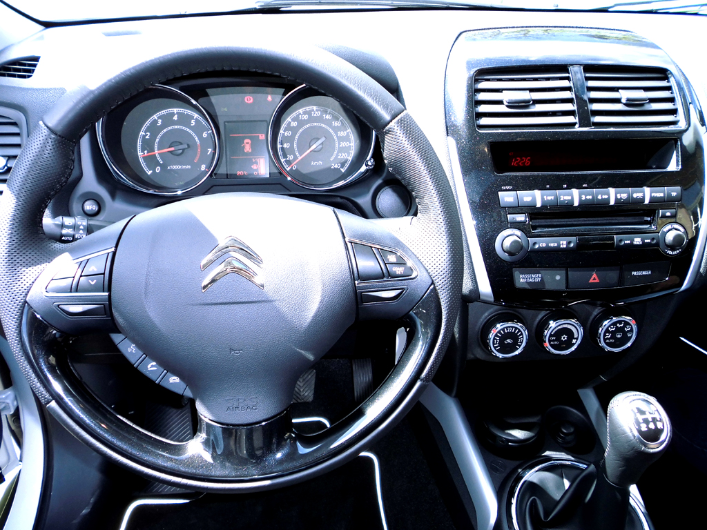 Blick ins Cockpit des neuen C4 Aircross. 