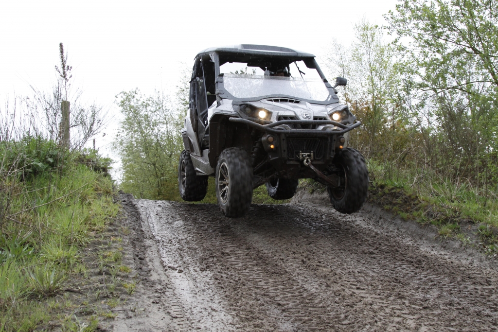 Can-Am Fam-Trip: Test Outlander 1000 XT & Commander 1000 Limited – Fliegen geht auch