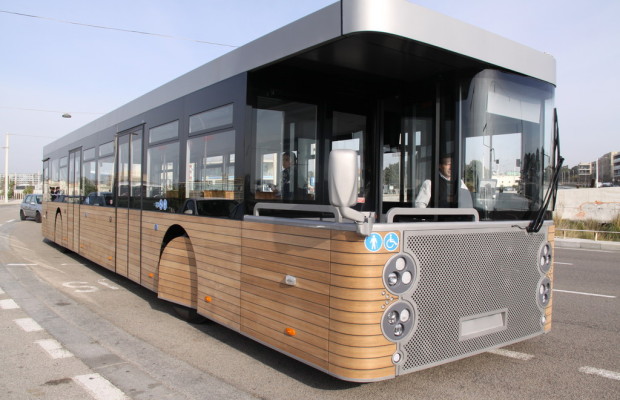 Cobus baut richtungsunabhängigen Touristenbus