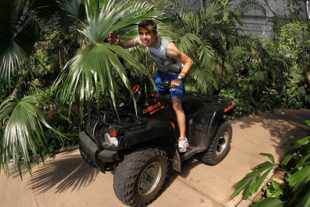 DTM 2012: Audi-Pilot Miguel Molina  mit E-Quad im Tropical Island unterwegs