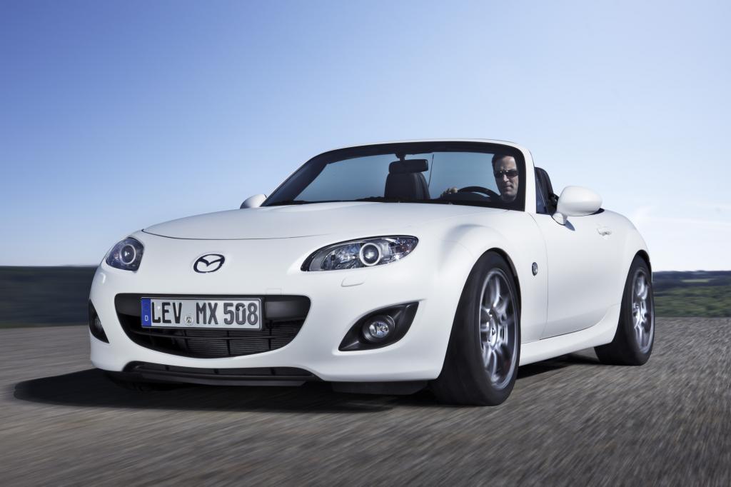Der amerikanische Tuning-Spezialist Flyin Miata hat sich den größeren der beiden serienmäßigen Benziner vorgenommen 