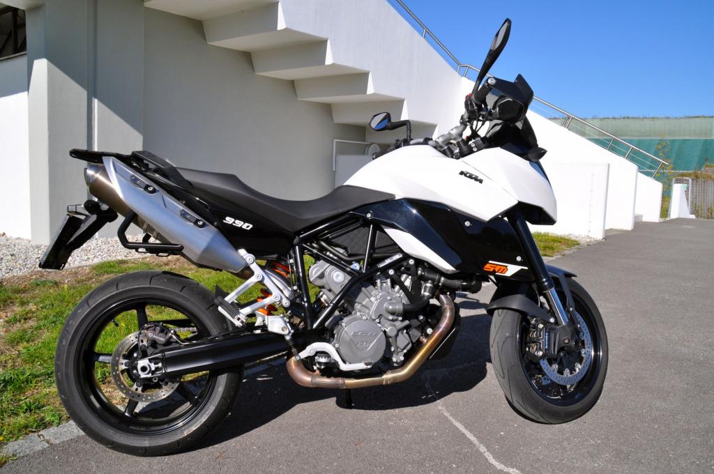 Die ausgesprochene Agilität einer Supermoto bleibt auch der SM-T erhalten