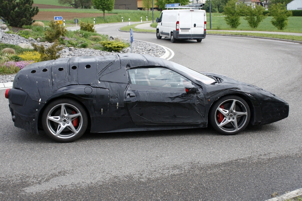 Erwischt: Erlkönig mit Codenamen F70 als Nachfolger des Ferrari Enzo 