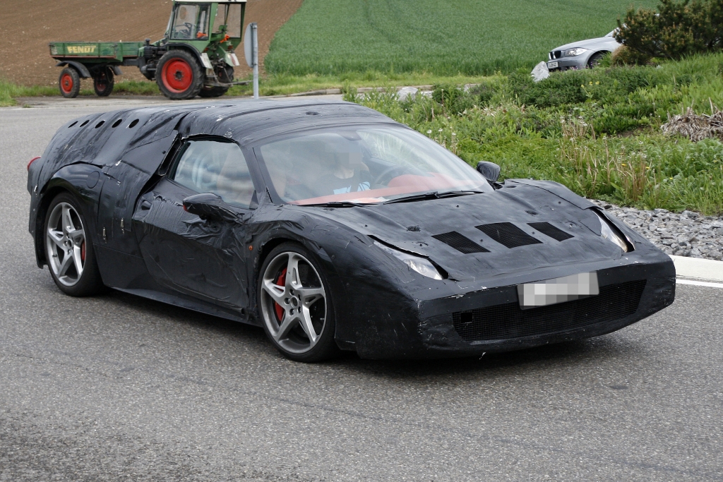 Erwischt: Erlkönig mit Codenamen F70 als Nachfolger des Ferrari Enzo 