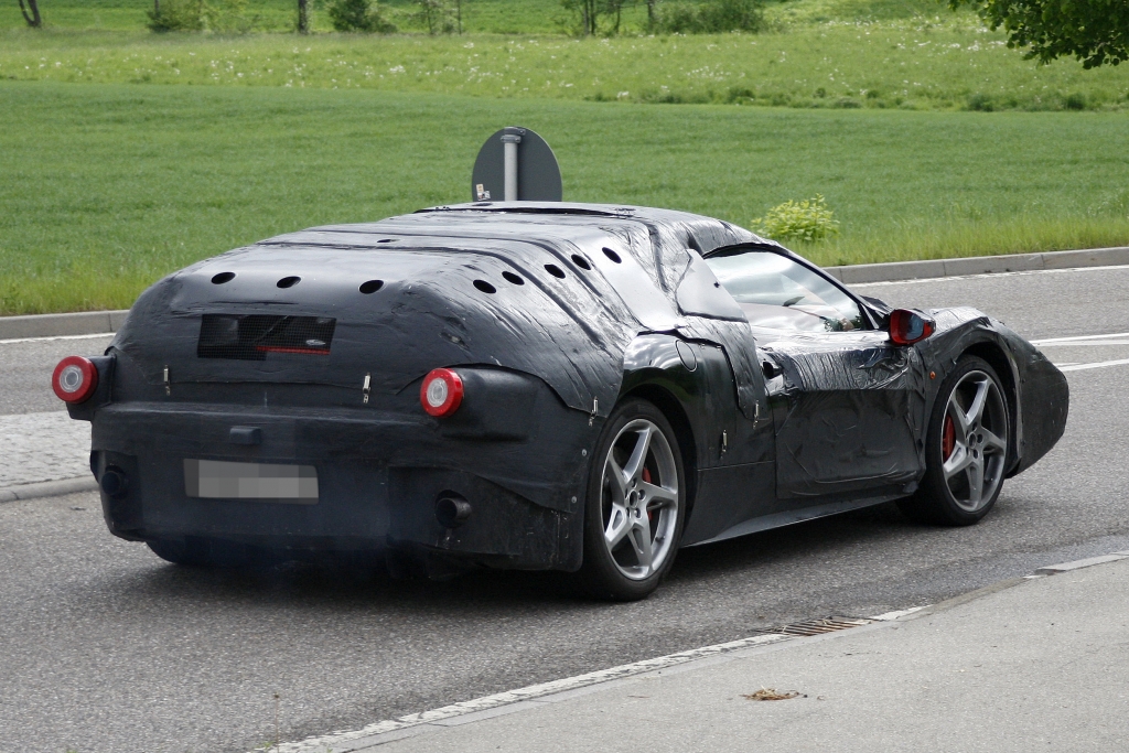 Erwischt: Erlkönig mit Codenamen F70 als Nachfolger des Ferrari Enzo 